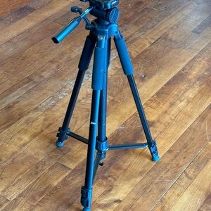 X Tech Black Tripod for Cameras - Sturdy and Adjustable